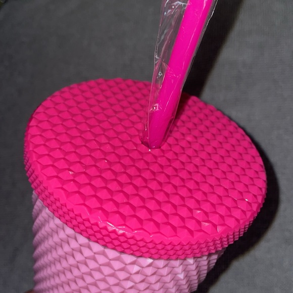 24HR DROP ⬇️ Hello Kitty Studded Tumbler - Picture 4 of 4